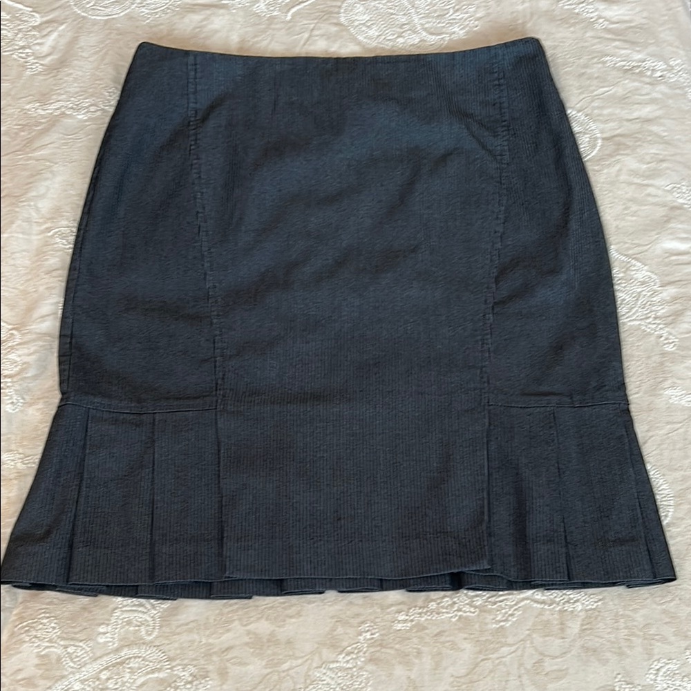 Grey and white pin striped skirt with pleats